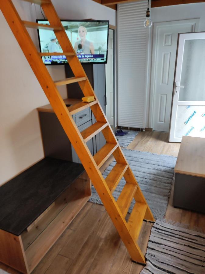 The Little White House Apartment